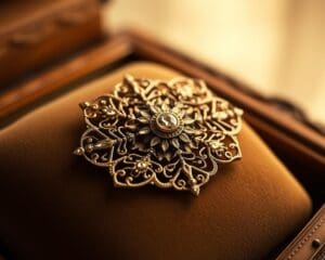 ¿Qué emoción despierta un broche antiguo?