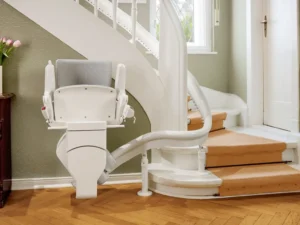 ¿Qué ventajas tiene una plataforma salvaescaleras en casa?